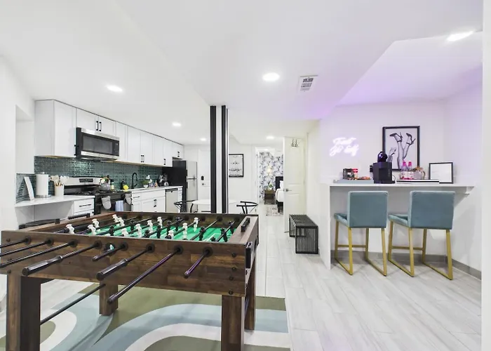 Apartment Wrigleyville Art Deco Executive Duplex Garage Chicago