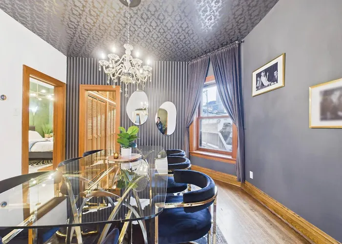 Wrigleyville Art Deco Executive Duplex Garage *