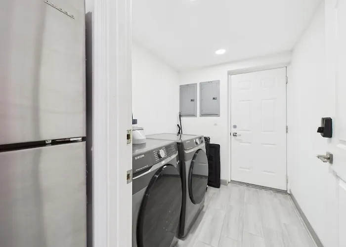 Apartment Wrigleyville Art Deco Executive Duplex Garage *