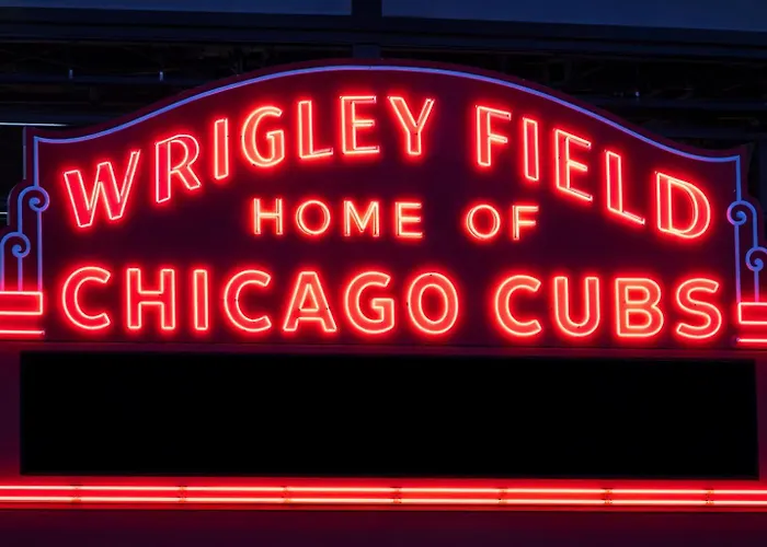 Wrigleyville Art Deco Executive Duplex Garage Apartment *