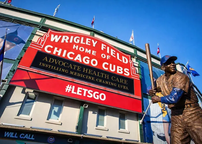Wrigleyville Art Deco Executive Duplex Garage Apartment *